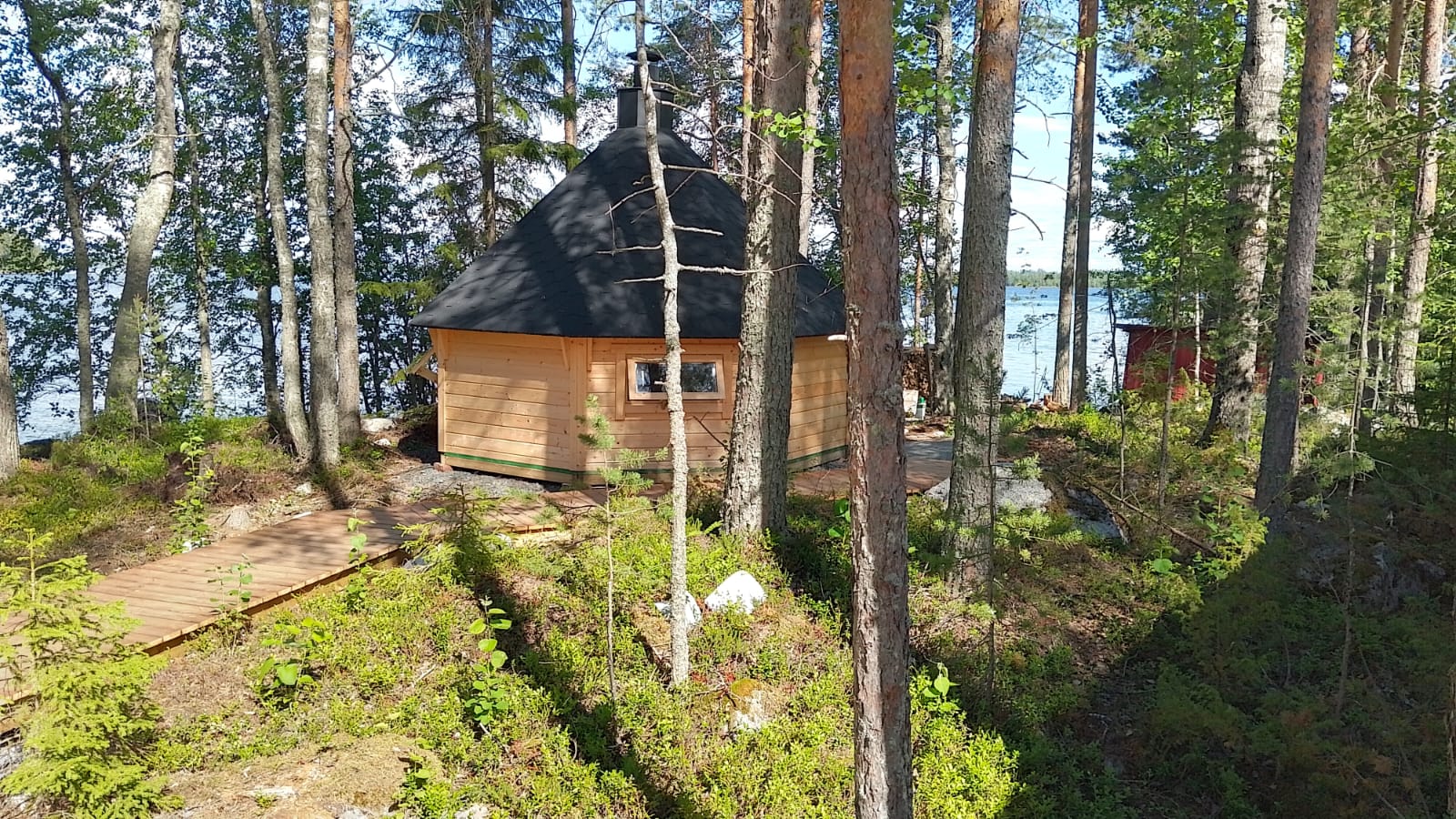 Kota ja saaren pihapiiri
