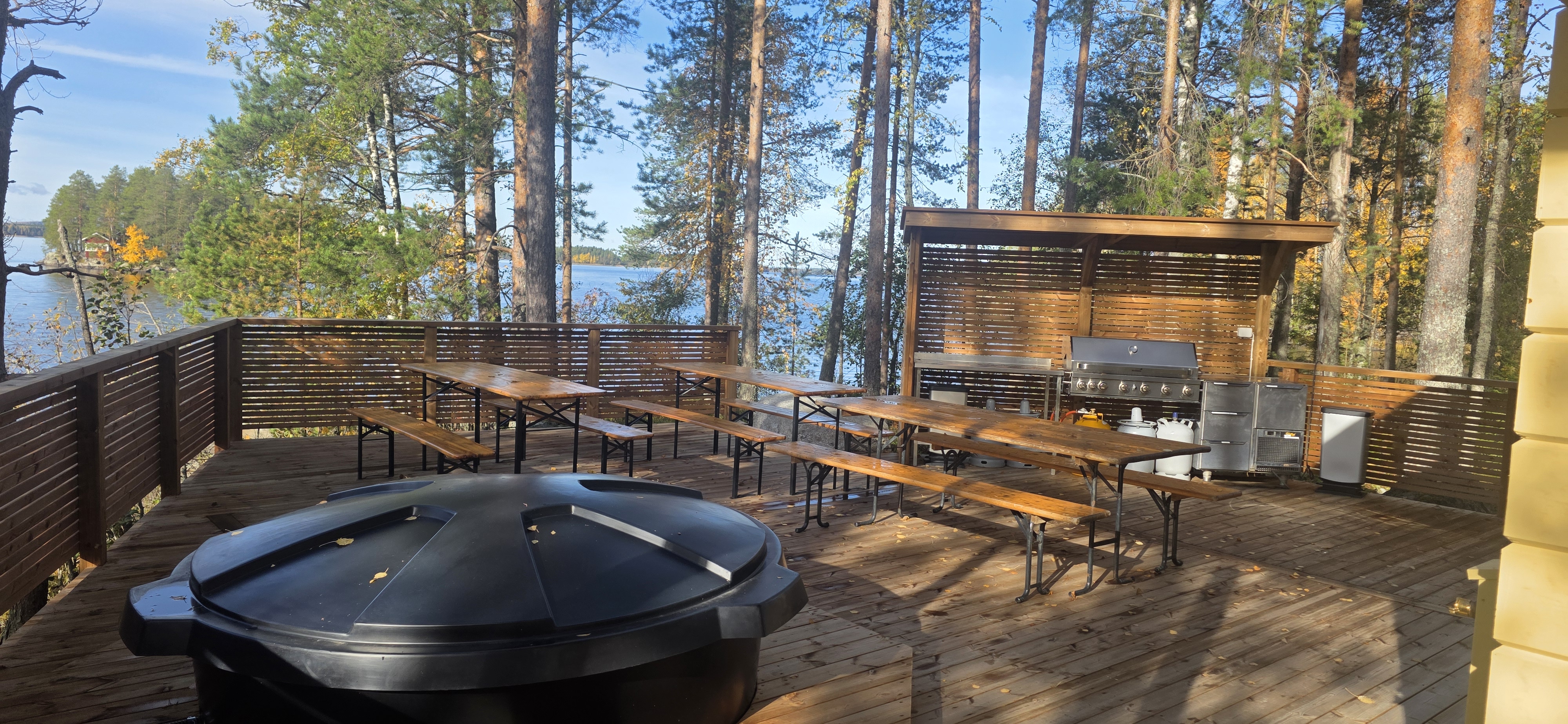 Terassi, palju ja ulkokeittiö